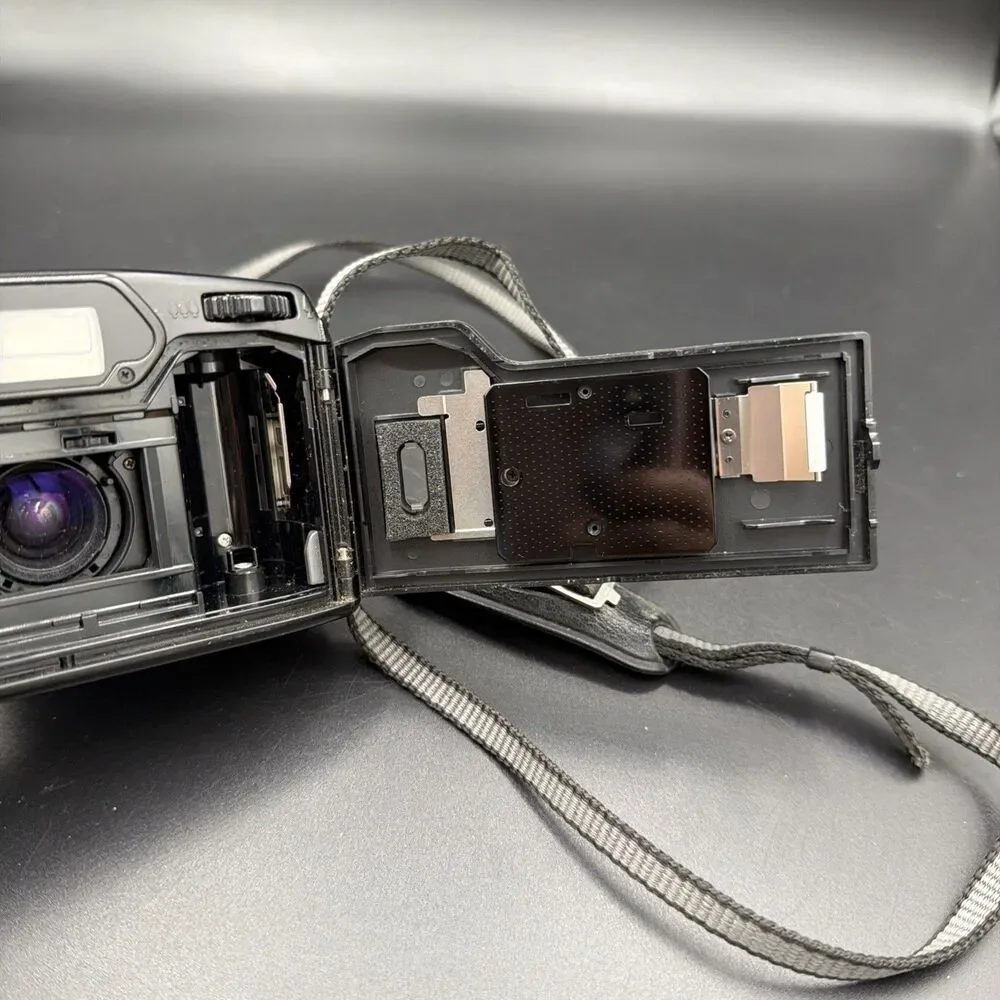 PENTAX IQZoom 900 35mm Film Camera Point & Shoot Auto Focus Flash Zoom Lens -GUC